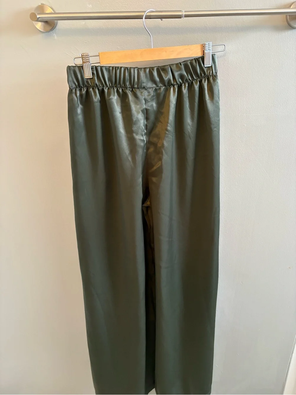 Green Tie-Detail Satin Pantsuit - Picture 5 of 9